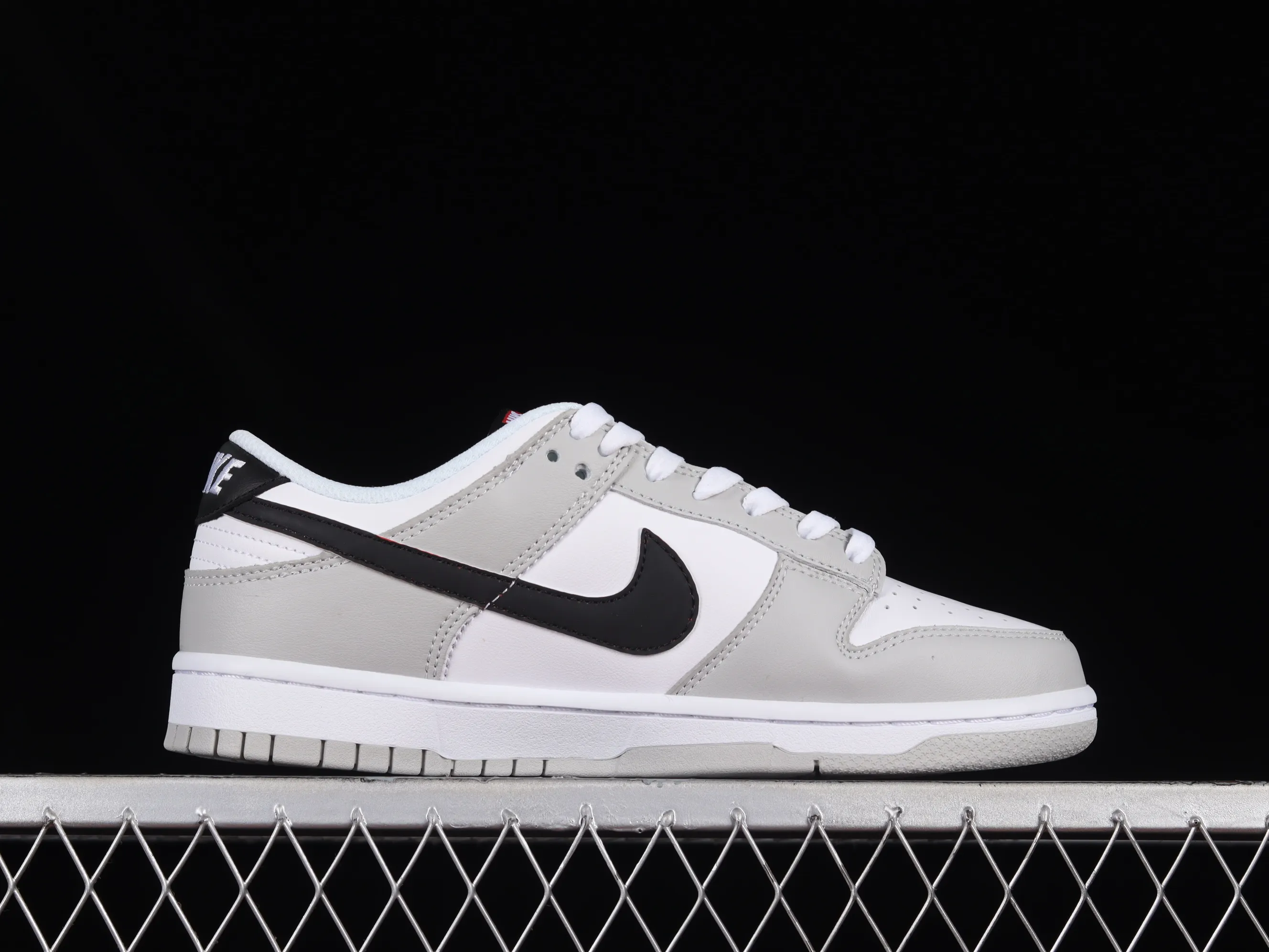 All Categories Nk SB Dunk Series Nk SB Dunk Low Low-top sneakers F version Nk Dunk SB Low Gray white and black scratch-off SB low-top sports and leisure sneakers DR9654-001